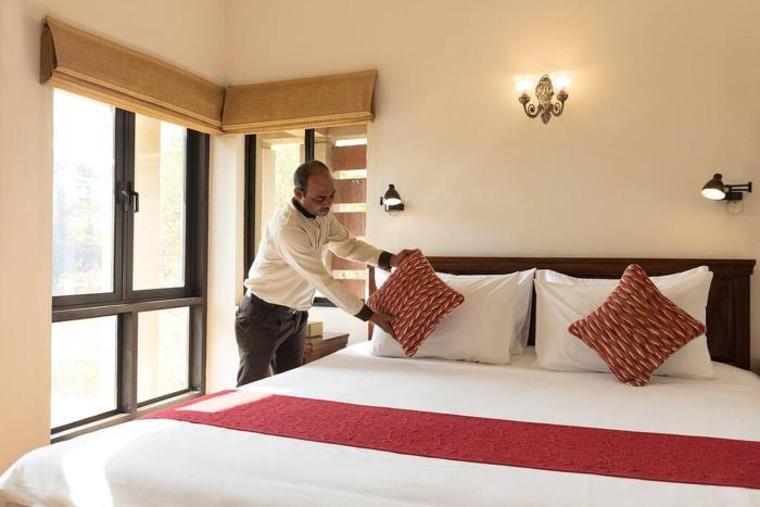 4 lake view manesar golf villa