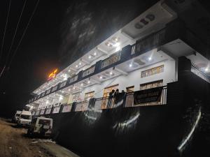 7 oaks barkot by stayapart