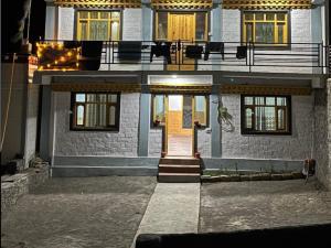 the vajra homestay by stayapart
