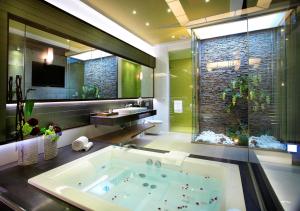 H Villa Inn,,3 star