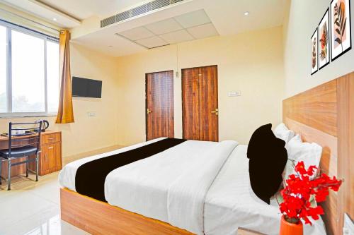 Collection O Kalpi Road,Plot Number 1491,Colony Road, Near Kalpi Bridge, Morar,4 star