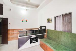Collection O Snt Bus Terminal Siliguri,Plot No. 29,Nivedita Road, Pradhan Nagar, Ward No 2, Near Disha Medical Hall,Siliguri,West Bengal,734003,India,4 star