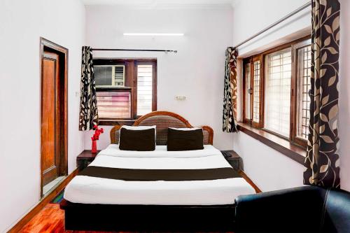 Collection O Dehradun Yamuna Colony Crossway,28-29, Krishna Nagar Chowk, Kaulagarh Road, Dehradun, Dehradun,4 star