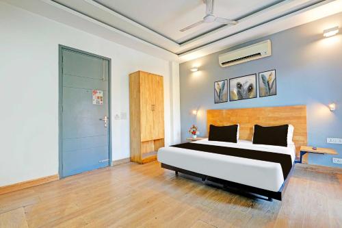 Hotel O Omaxe City Centre Gurgaon,Plot No. S-167, Near Vatika Chowk, Uppal Southend, Sector 49, Gurgaon,4 star