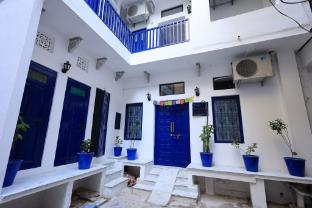 white poppy lake side hostel
