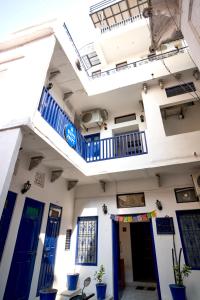 white poppy lake side hostel
