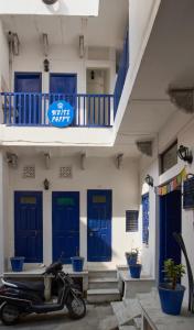 white poppy lake side hostel