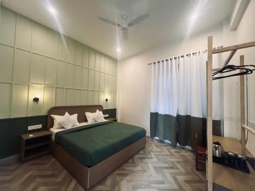 white poppy lake side hostel