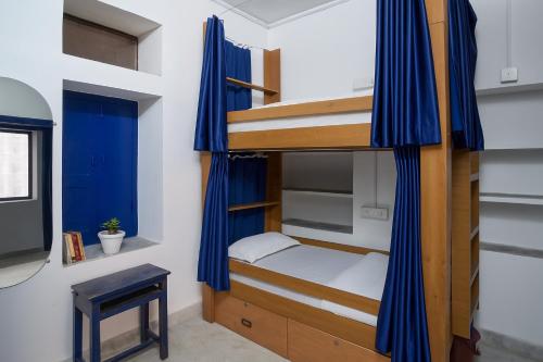 white poppy lake side hostel