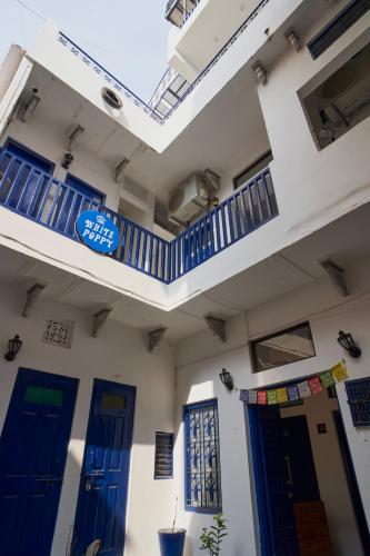 white poppy lake side hostel