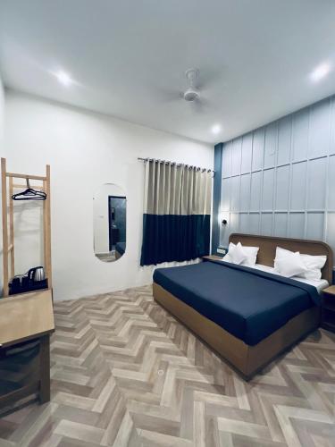 white poppy lake side hostel