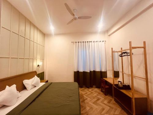 white poppy lake side hostel