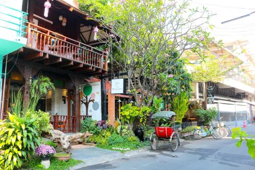 changmoi house little village
