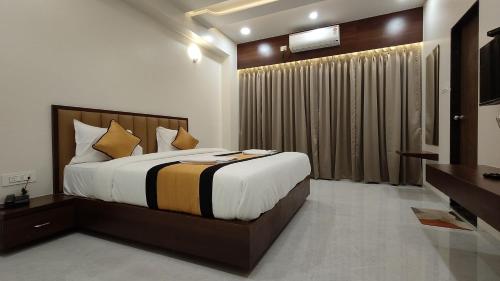 hotel grand lushwood