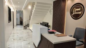 hotel grand lushwood