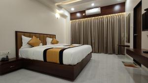 hotel grand lushwood