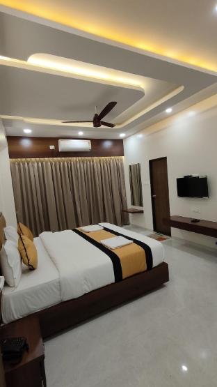 hotel grand lushwood