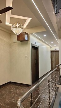 hotel grand lushwood