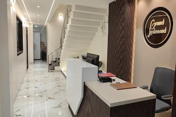 hotel grand lushwood