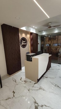 hotel grand lushwood