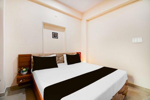 townhouse oak townhouse oak kumhrar archeological park hotel k