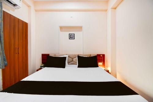 townhouse oak townhouse oak kumhrar archeological park hotel k