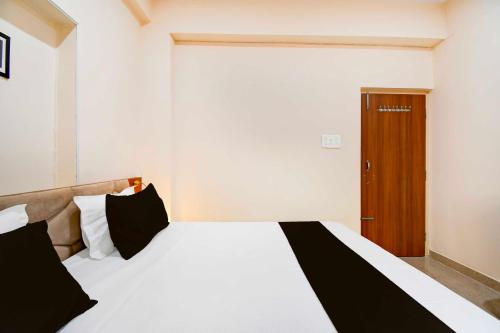 townhouse oak townhouse oak kumhrar archeological park hotel k