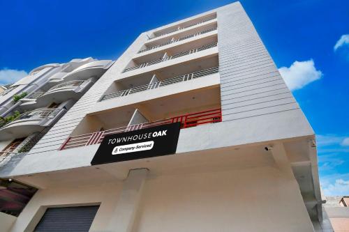 townhouse oak townhouse oak kumhrar archeological park hotel k