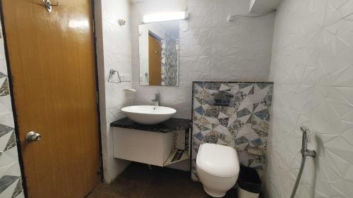 townhouse oak townhouse oak kumhrar archeological park hotel k