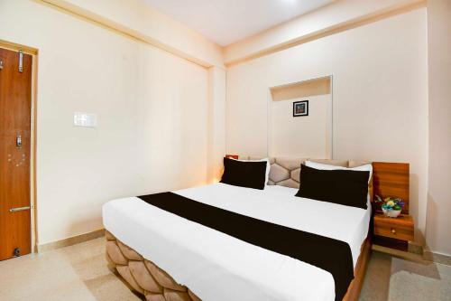 townhouse oak townhouse oak kumhrar archeological park hotel k