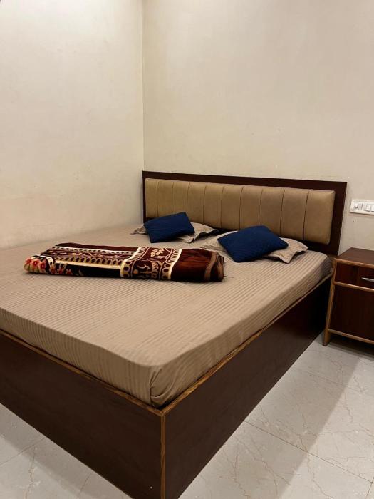 kanha p guest house