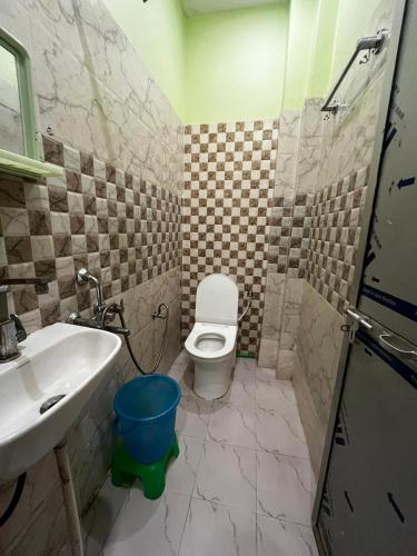 Kanha P Guest House,,3 star