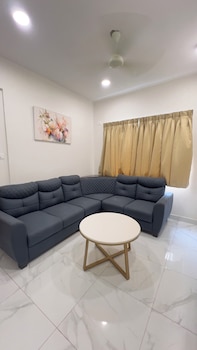 lushvistas serviced apartment