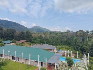 Appleland City Athirapilly,,3 star
