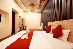 the anandvan palace 300 meter harishchandra ghat