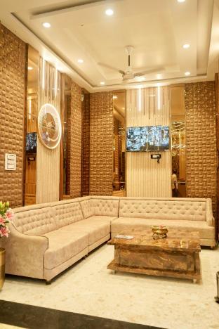 hotel ram lakhan paradise