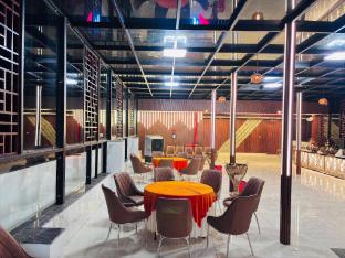 hotel ram lakhan paradise
