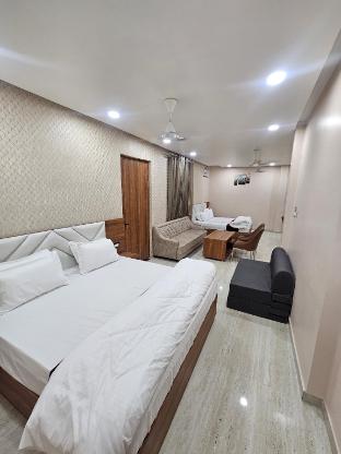 hotel ram lakhan paradise