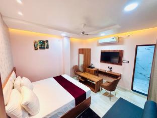 hotel ram lakhan paradise