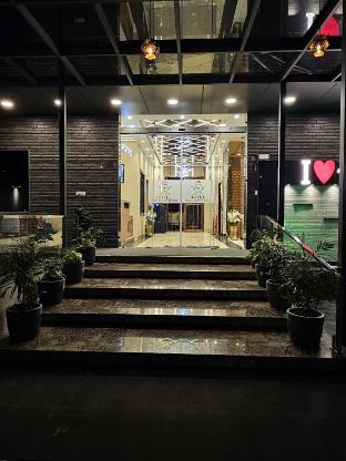 hotel ram lakhan paradise