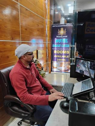 hotel dhan luxmi
