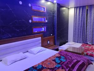 hotel dhan luxmi
