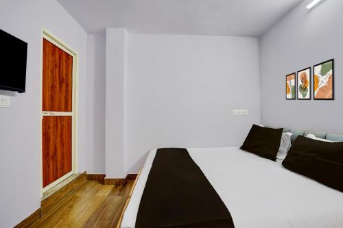 Spot On Stay In Banarasiya,,4 star