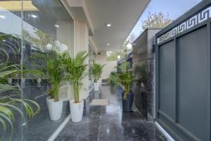 the lodgers 1 bhk service apartments sector 52