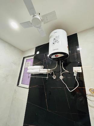 the lodgers 1 bhk service apartments sector 52