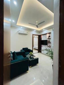 the lodgers 1 bhk service apartments sector 52