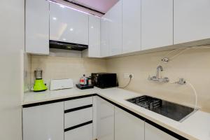 the lodgers 1 bhk service apartments sector 52