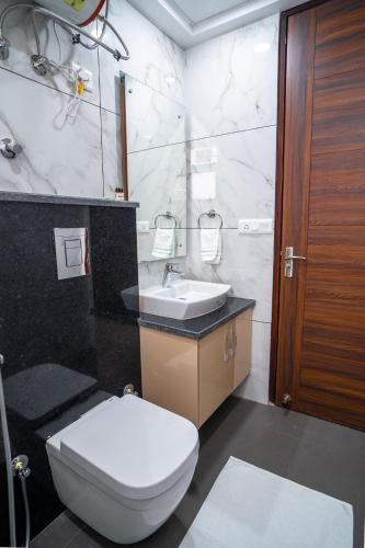 the lodgers one bhk apartment nxt to phase 1 metro