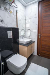 the lodgers one bhk apartment nxt to phase 1 metro