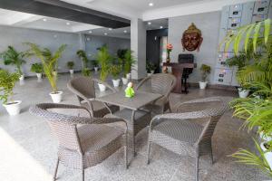 the lodgers one bhk apartment nxt to phase 1 metro